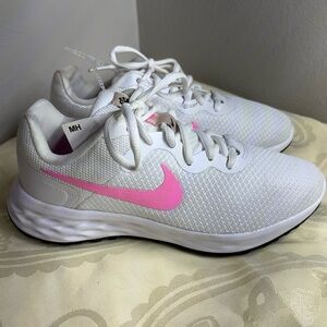Nike White and Pink revaloution 6 Running Shoes size 5.5 NWT